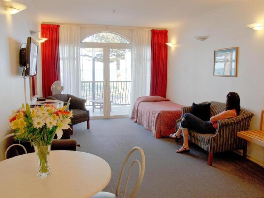 Beachfront Motel Napier Bagian luar foto