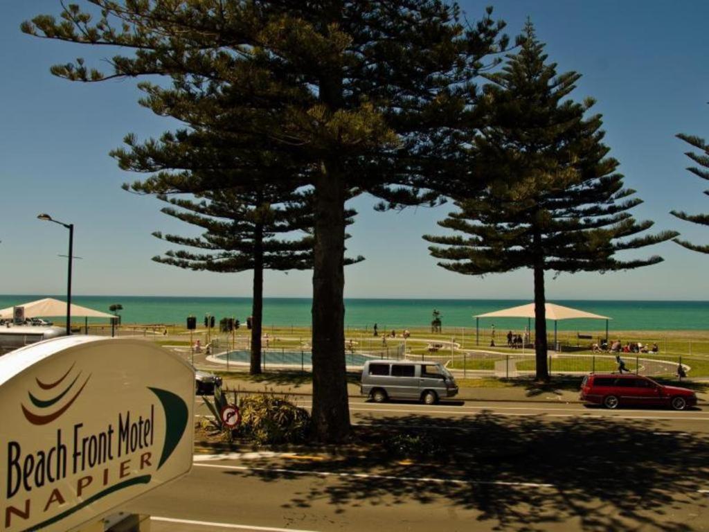 Beachfront Motel Napier Bagian luar foto