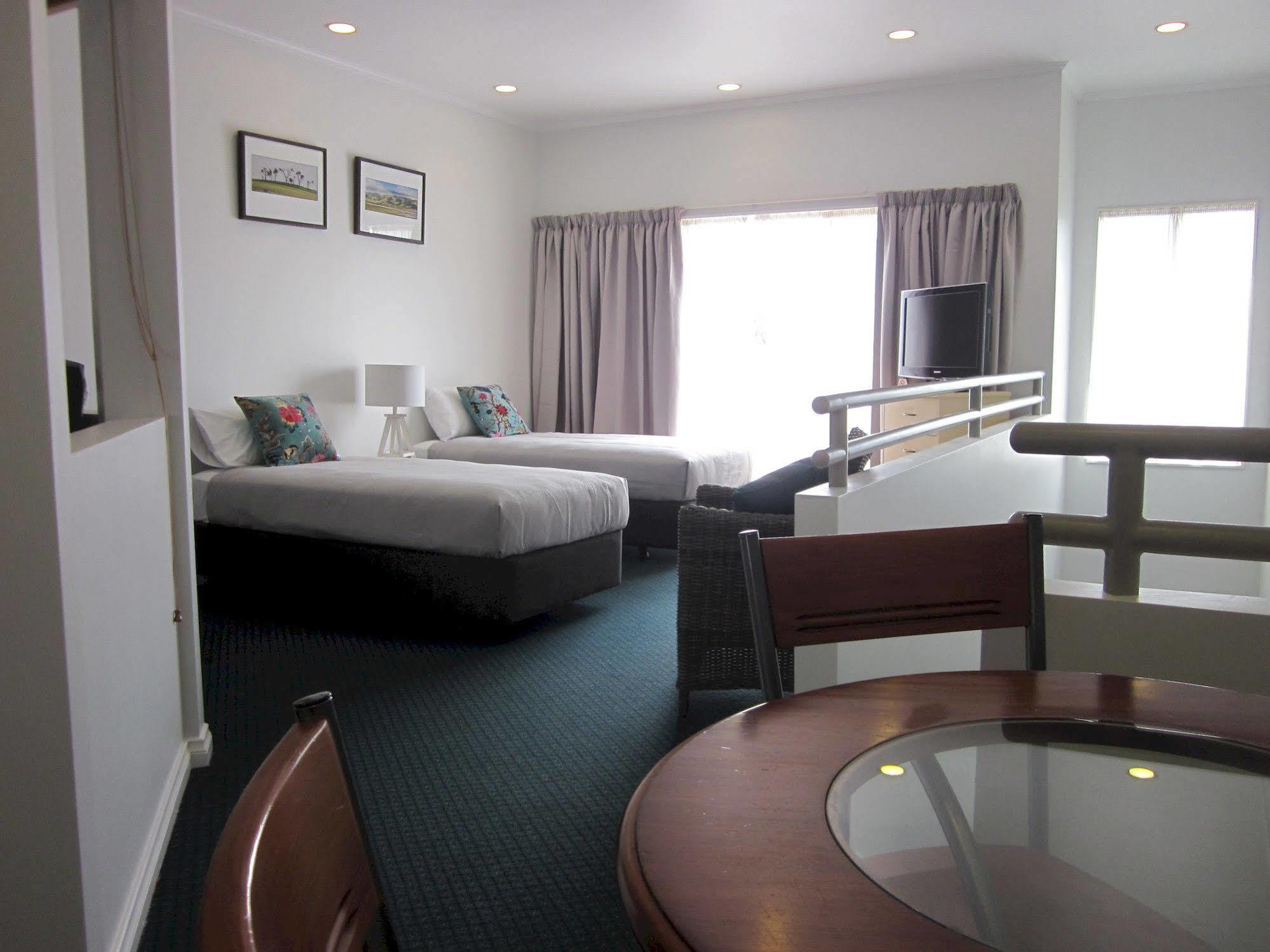 Beachfront Motel Napier Bagian luar foto
