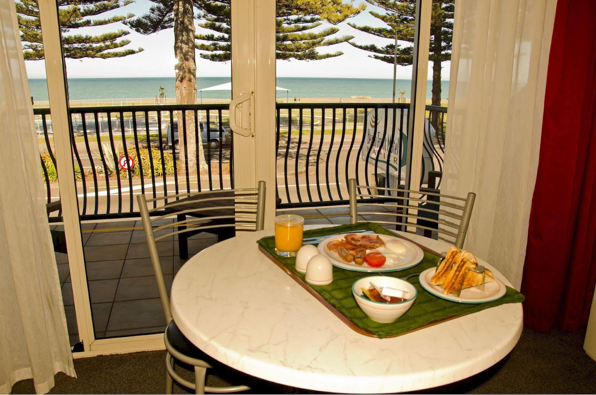 Beachfront Motel Napier Bagian luar foto
