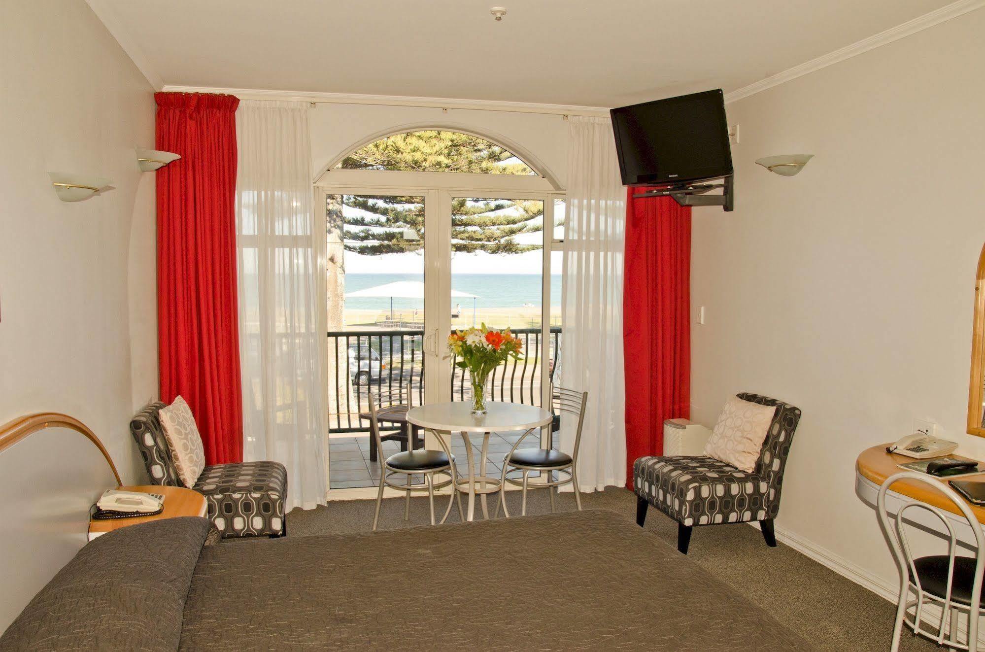 Beachfront Motel Napier Bagian luar foto
