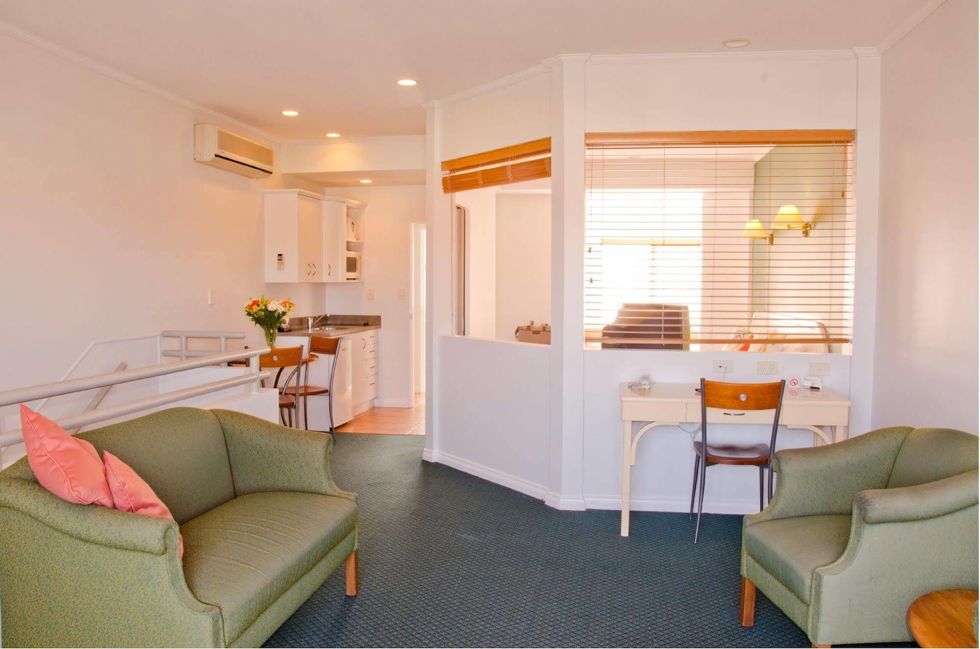 Beachfront Motel Napier Bagian luar foto