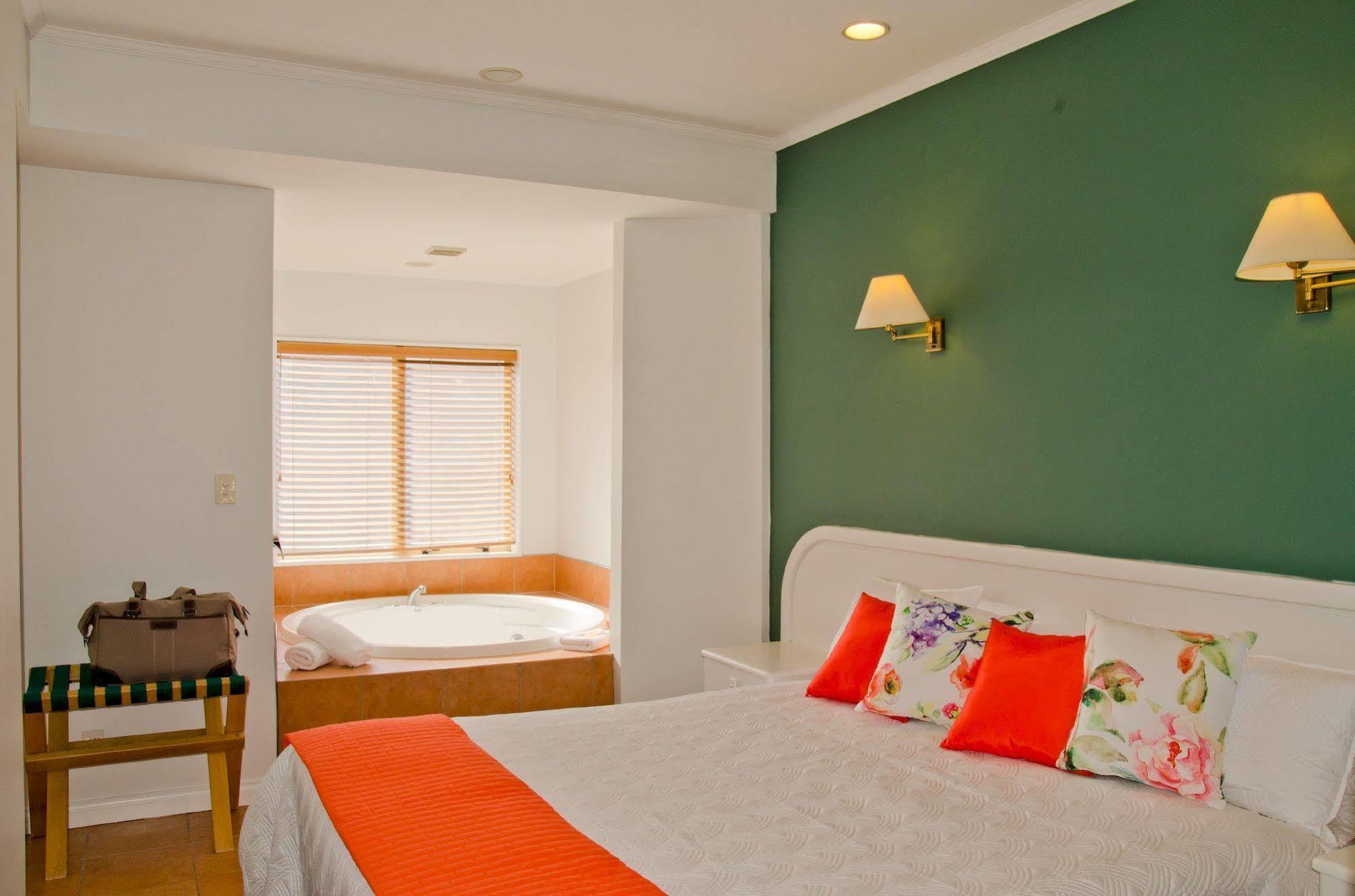 Beachfront Motel Napier Bagian luar foto